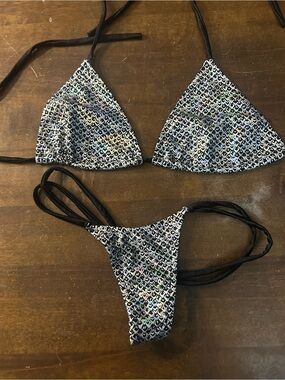 NWT Sexy Shimmering Silver Animal Print Tri-Top & Double String Thong Bikini Set